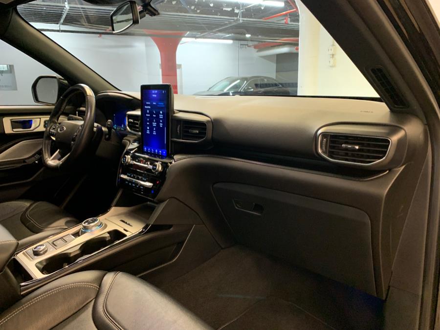 2022 Ford Explorer ST 4WD photo