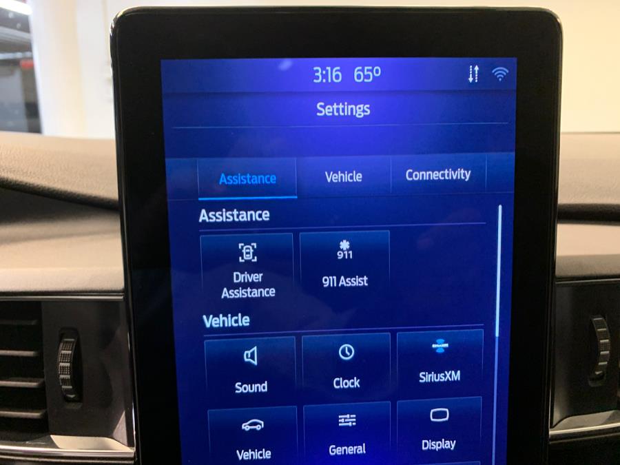 2022 Ford Explorer ST 4WD photo