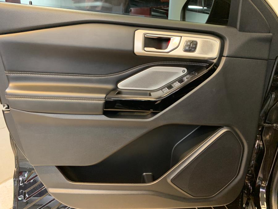 2022 Ford Explorer ST 4WD photo