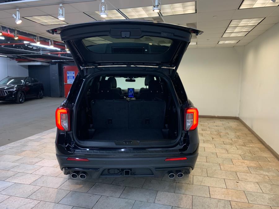 2022 Ford Explorer ST 4WD photo