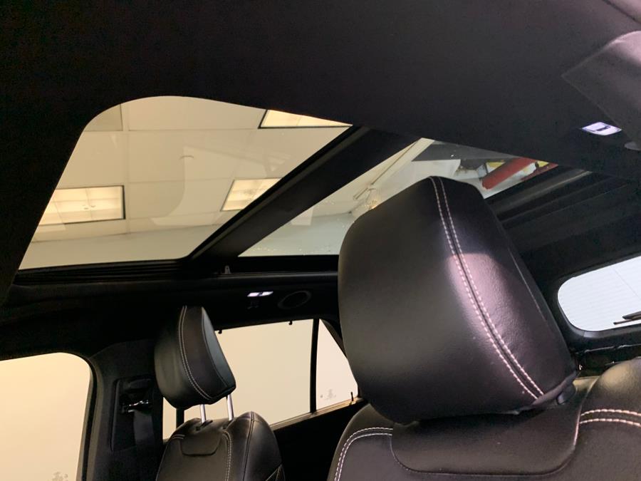 2022 Ford Explorer ST 4WD photo
