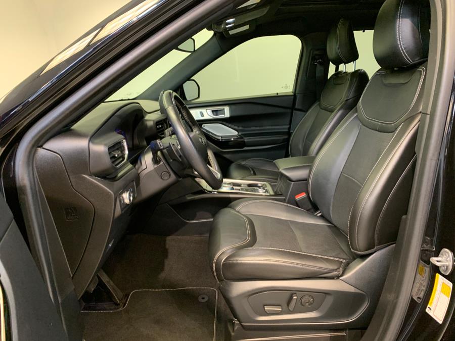 2022 Ford Explorer ST 4WD photo