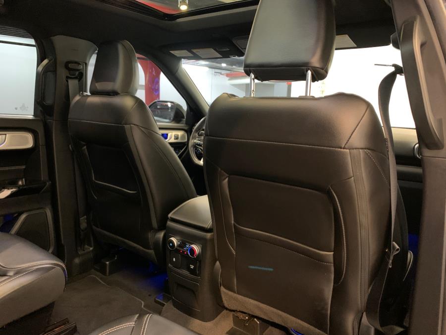 2022 Ford Explorer ST 4WD photo