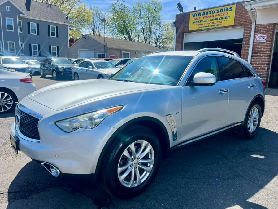 2017 Infiniti QX70 AWD photo
