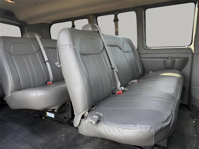 2016 GMC Savana 2500 LS photo