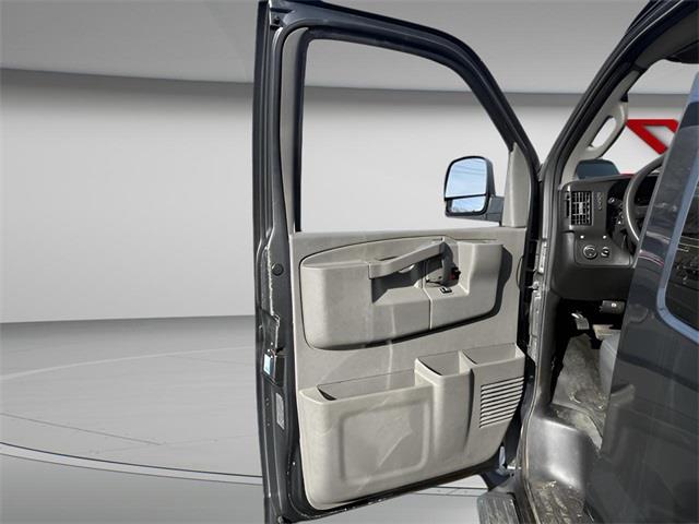 2016 GMC Savana 2500 LS photo