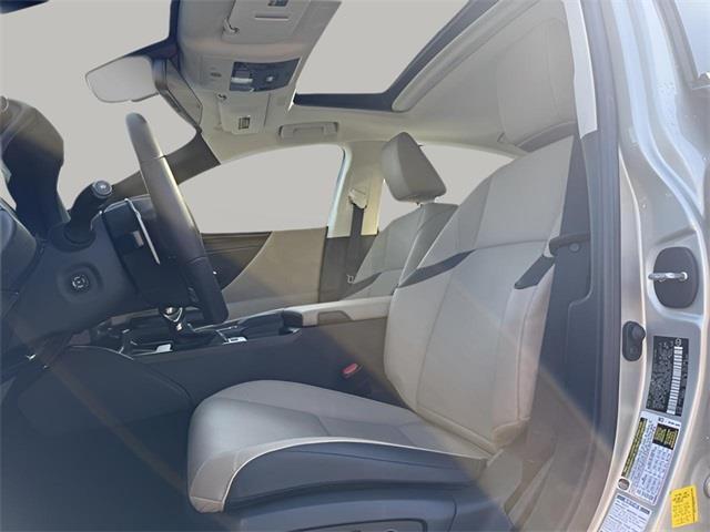 2021 Lexus ES Es photo