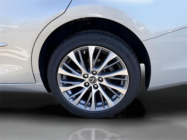 2021 Lexus ES Es photo