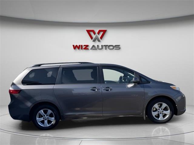 2015 Toyota Sienna LE photo
