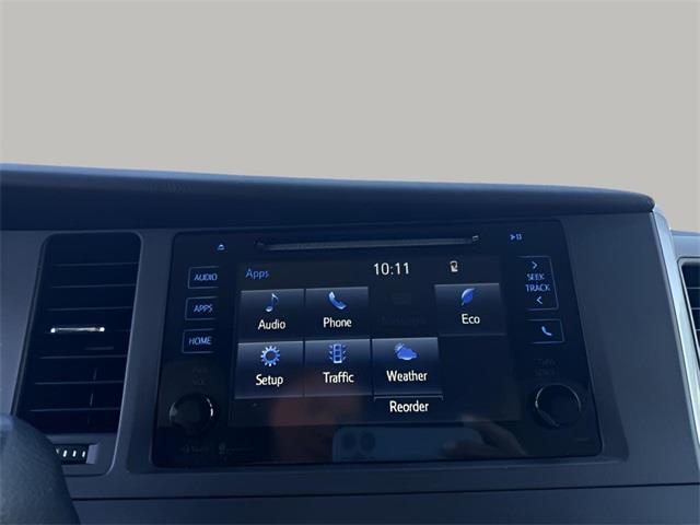 2015 Toyota Sienna LE photo