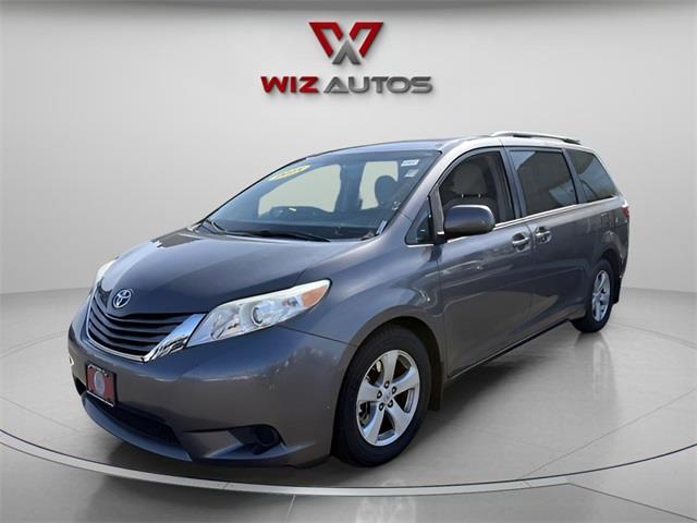 2015 Toyota Sienna LE photo