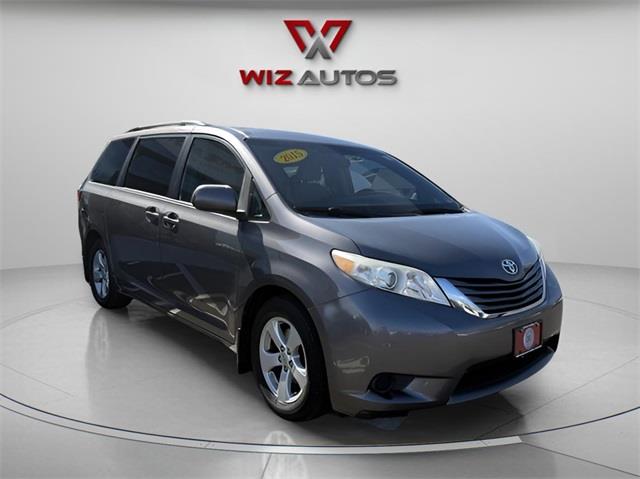 2015 Toyota Sienna LE photo