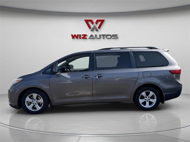 2015 Toyota Sienna LE photo