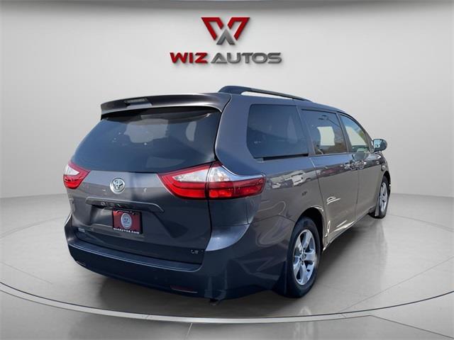 2015 Toyota Sienna LE photo