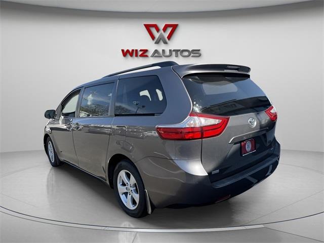 2015 Toyota Sienna LE photo