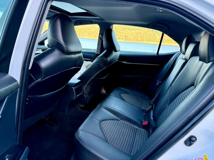 2018 Toyota Camry SE Auto (Natl) photo