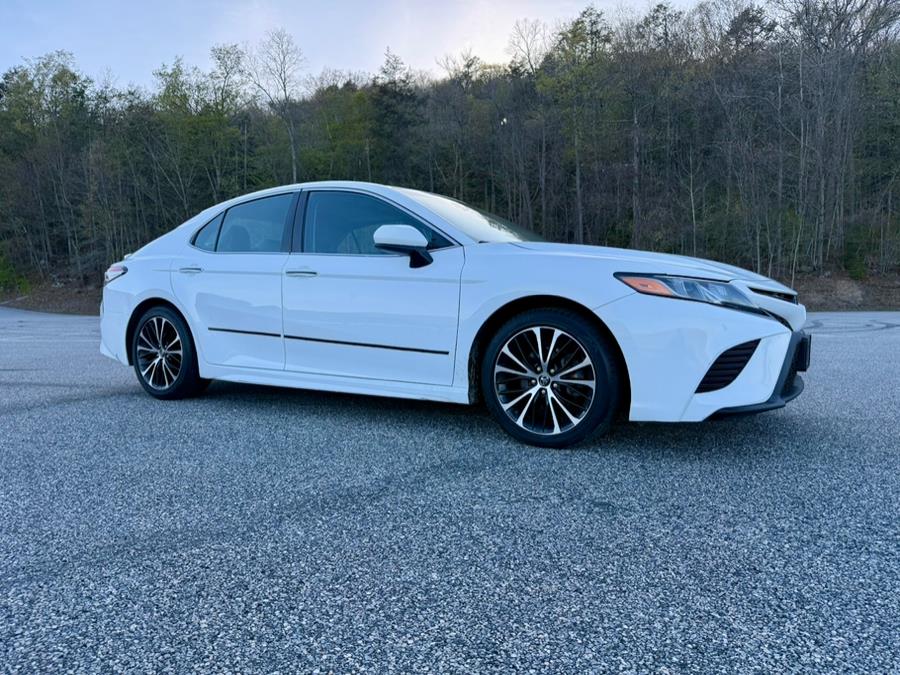 2018 Toyota Camry SE Auto (Natl) photo