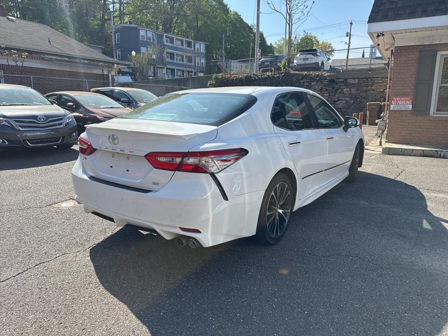 2018 Toyota Camry SE Auto (Natl) photo