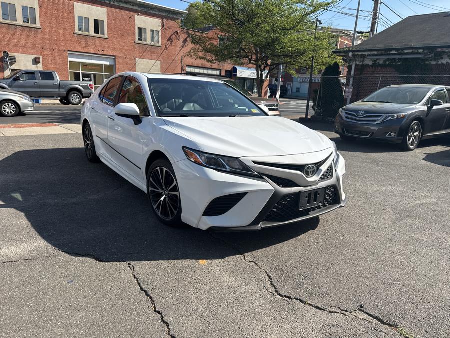 2018 Toyota Camry SE Auto (Natl) photo
