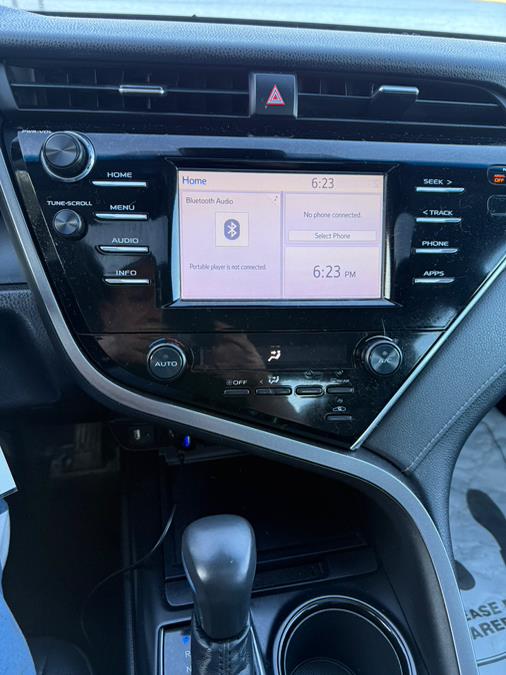 2018 Toyota Camry SE Auto (Natl) photo