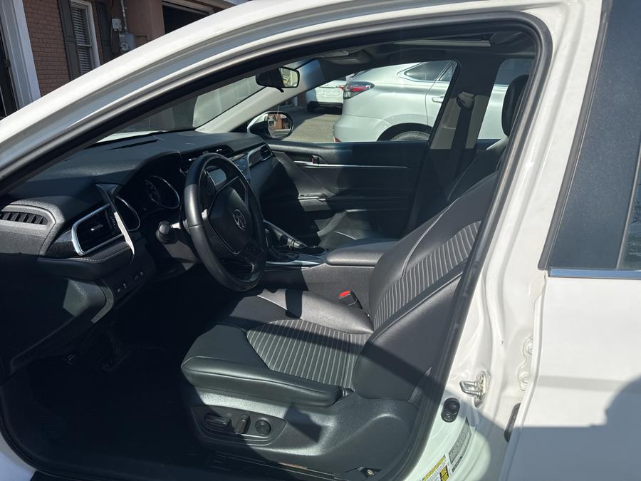 2018 Toyota Camry SE Auto (Natl) photo