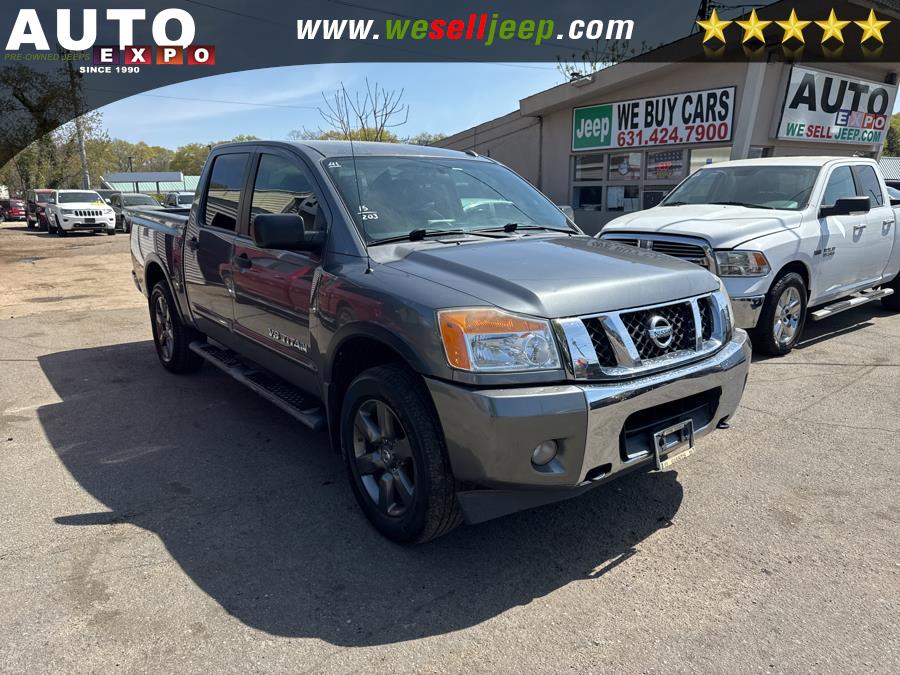2015 Nissan Titan 4WD Crew Cab SWB SV photo