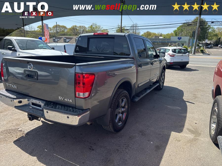 2015 Nissan Titan 4WD Crew Cab SWB SV photo
