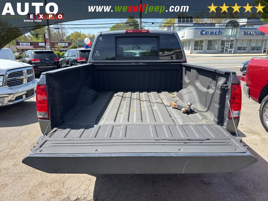 2015 Nissan Titan 4WD Crew Cab SWB SV photo