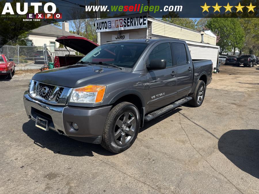 2015 Nissan Titan 4WD Crew Cab SWB SV photo
