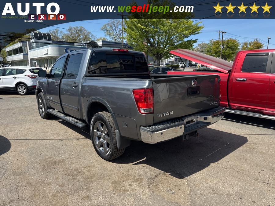 2015 Nissan Titan 4WD Crew Cab SWB SV photo