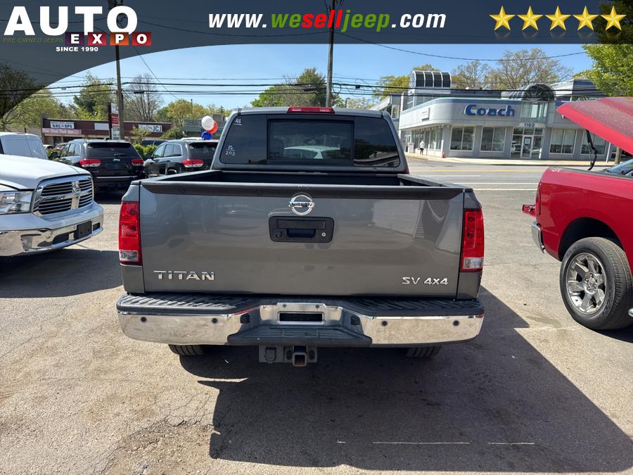 2015 Nissan Titan 4WD Crew Cab SWB SV photo