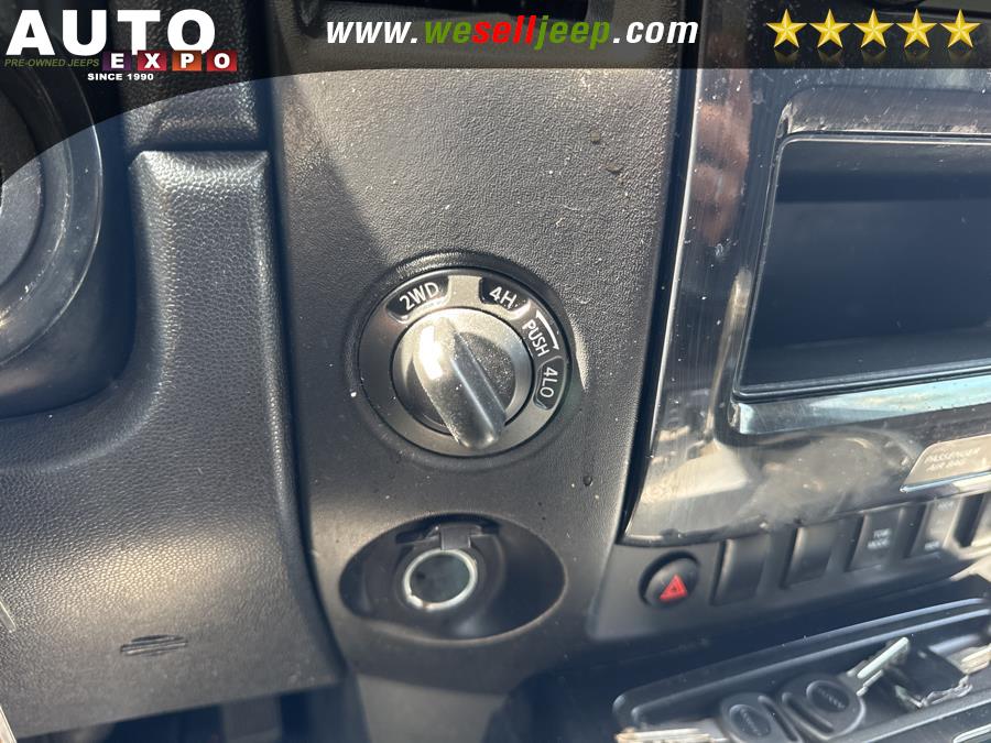 2015 Nissan Titan 4WD Crew Cab SWB SV photo