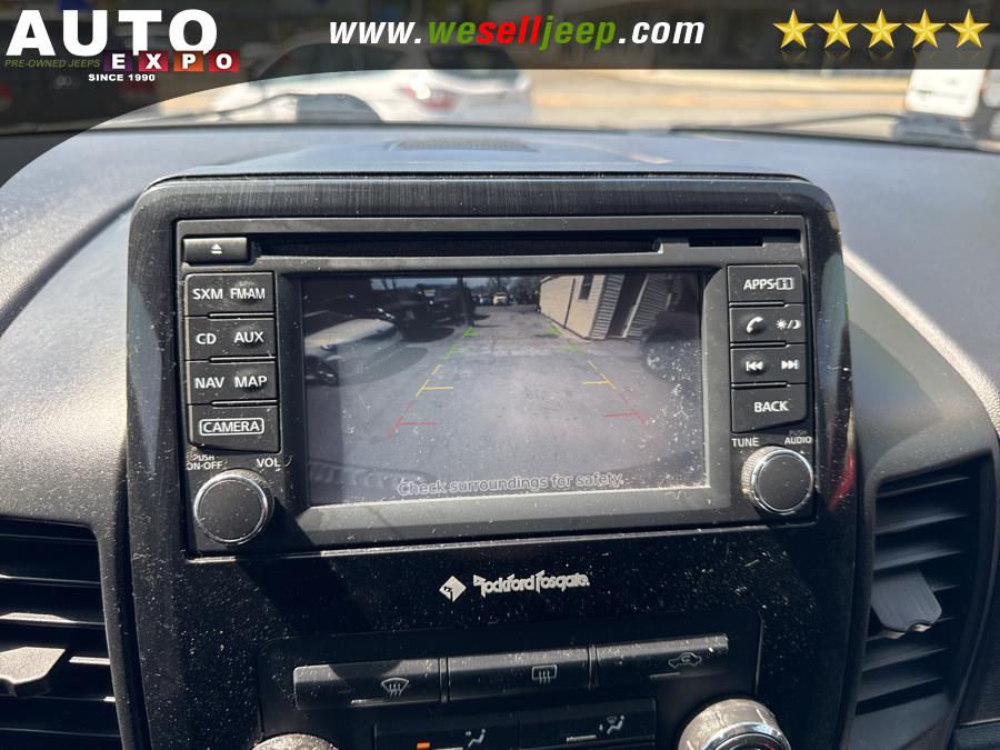 2015 Nissan Titan 4WD Crew Cab SWB SV photo