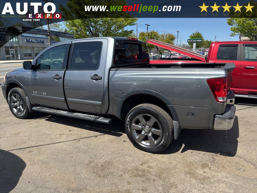 2015 Nissan Titan 4WD Crew Cab SWB SV photo