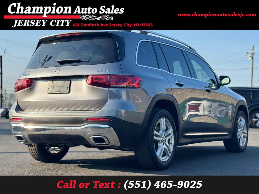 2022 Mercedes-Benz GLB GLB 250 4MATIC SUV photo
