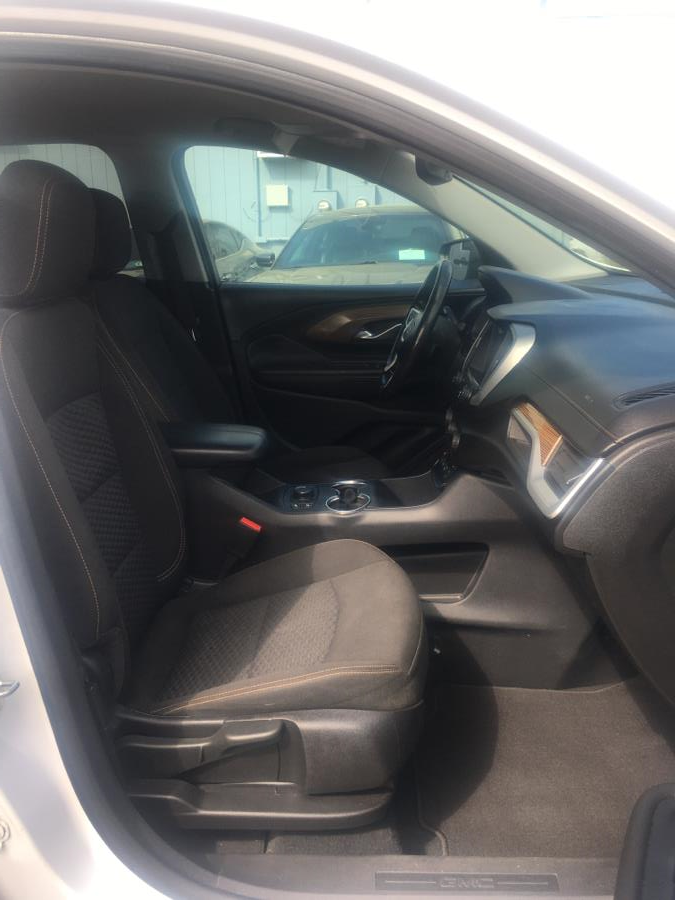 2019 GMC Terrain FWD 4dr SLE photo