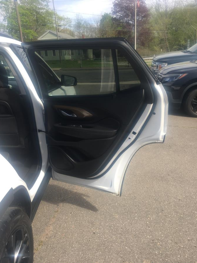 2019 GMC Terrain FWD 4dr SLE photo