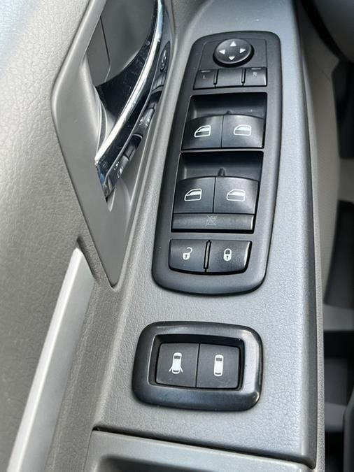 2009 Dodge Grand Caravan SXT photo