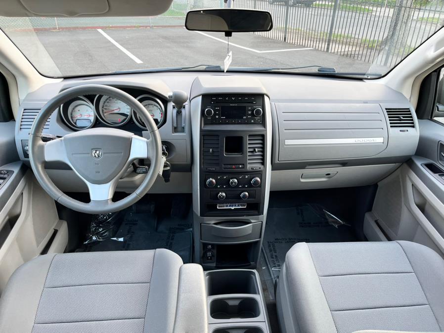 2009 Dodge Grand Caravan SXT photo