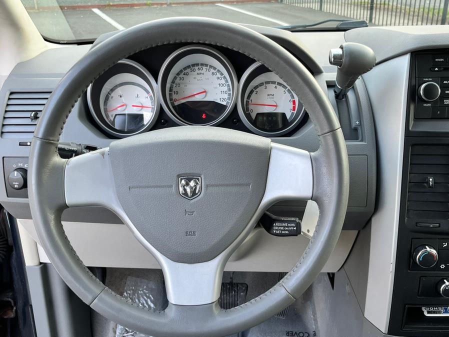 2009 Dodge Grand Caravan SXT photo
