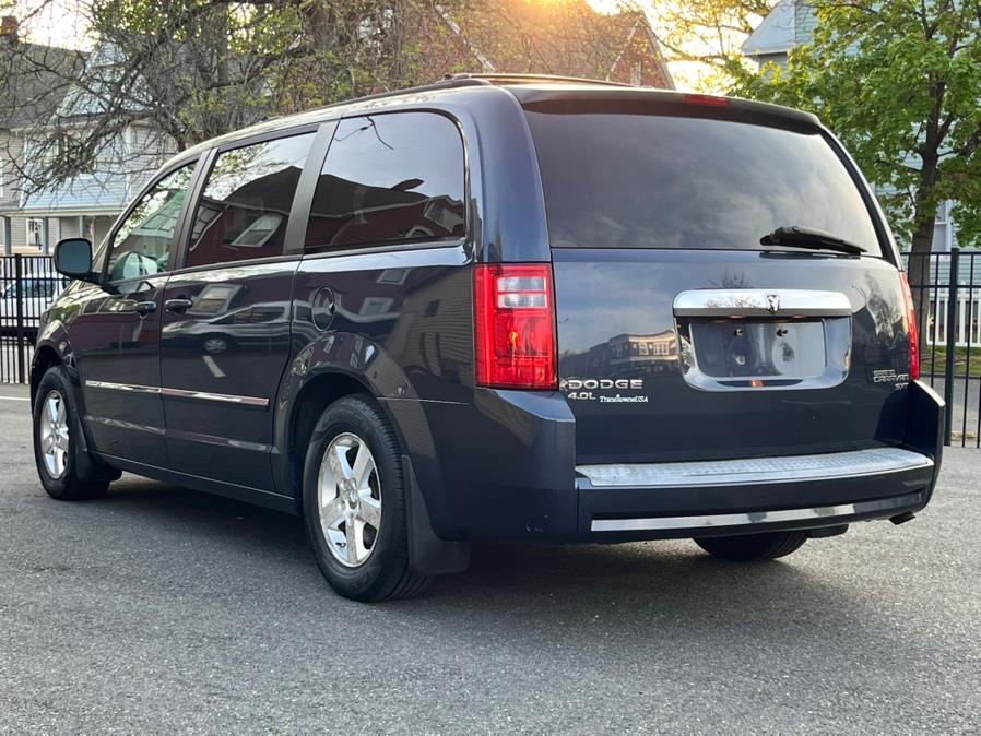 2009 Dodge Grand Caravan SXT photo