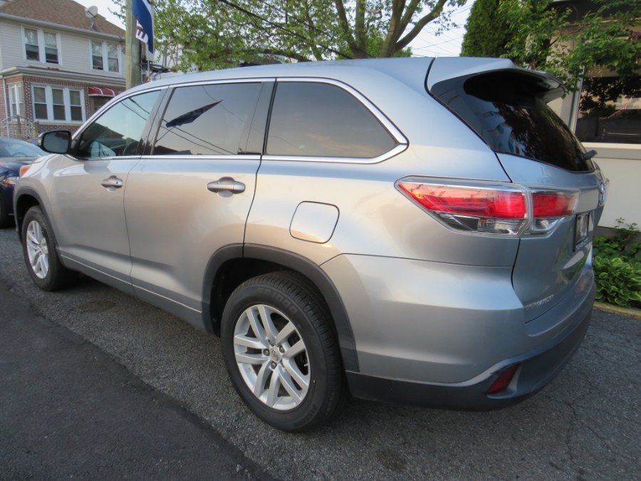 2014 Toyota Highlander LE photo