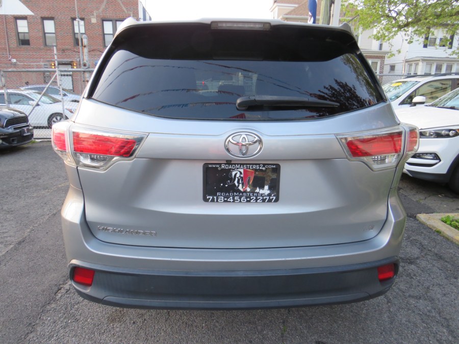 2014 Toyota Highlander LE photo