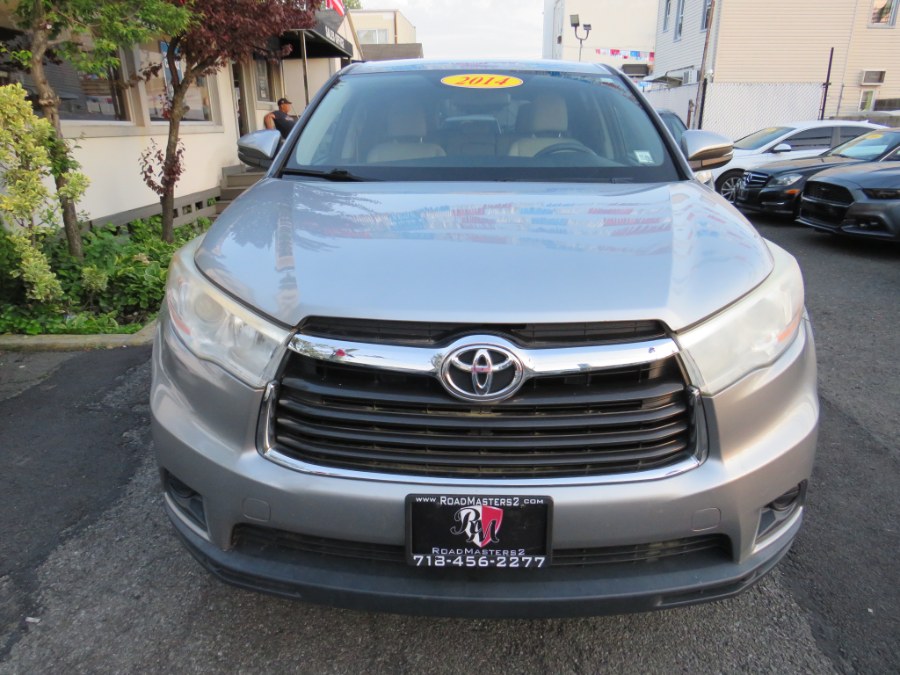 2014 Toyota Highlander LE photo