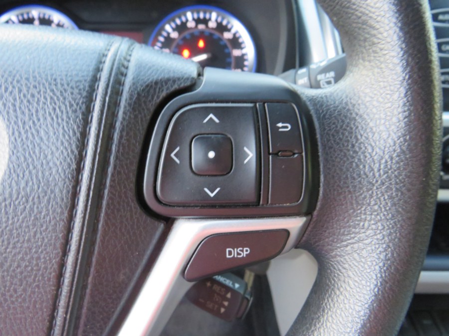 2014 Toyota Highlander LE photo