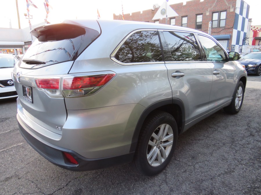 2014 Toyota Highlander LE photo