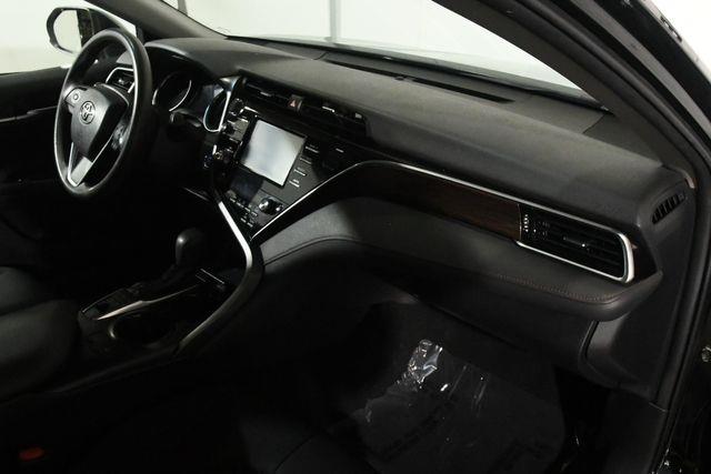2018 Toyota Camry Hybrid LE photo