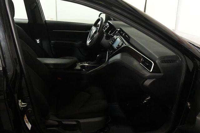 2018 Toyota Camry Hybrid LE photo