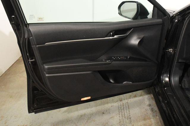 2018 Toyota Camry Hybrid LE photo
