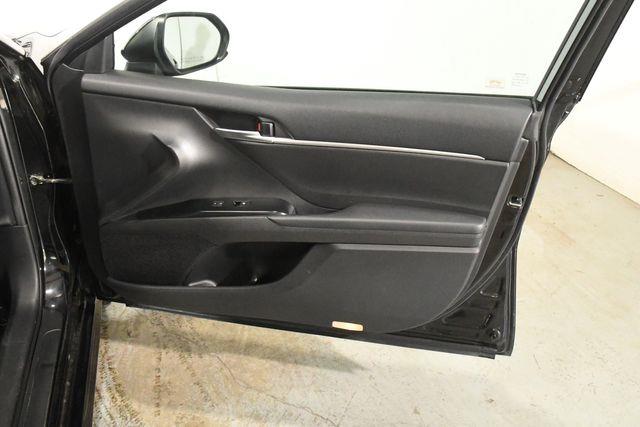 2018 Toyota Camry Hybrid LE photo